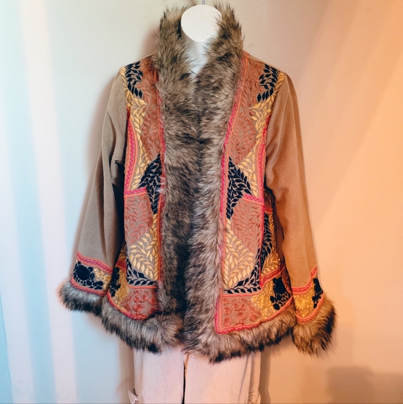 Lovestitch Faux Fur Trim Embroidered Boho Western Jacket Medium - Picture 2 of 7